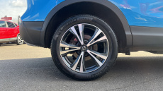 Nissan Qashqai 1.3 DiG-T N-Connecta 5dr [Glass Roof Pack] Petrol Hatchback